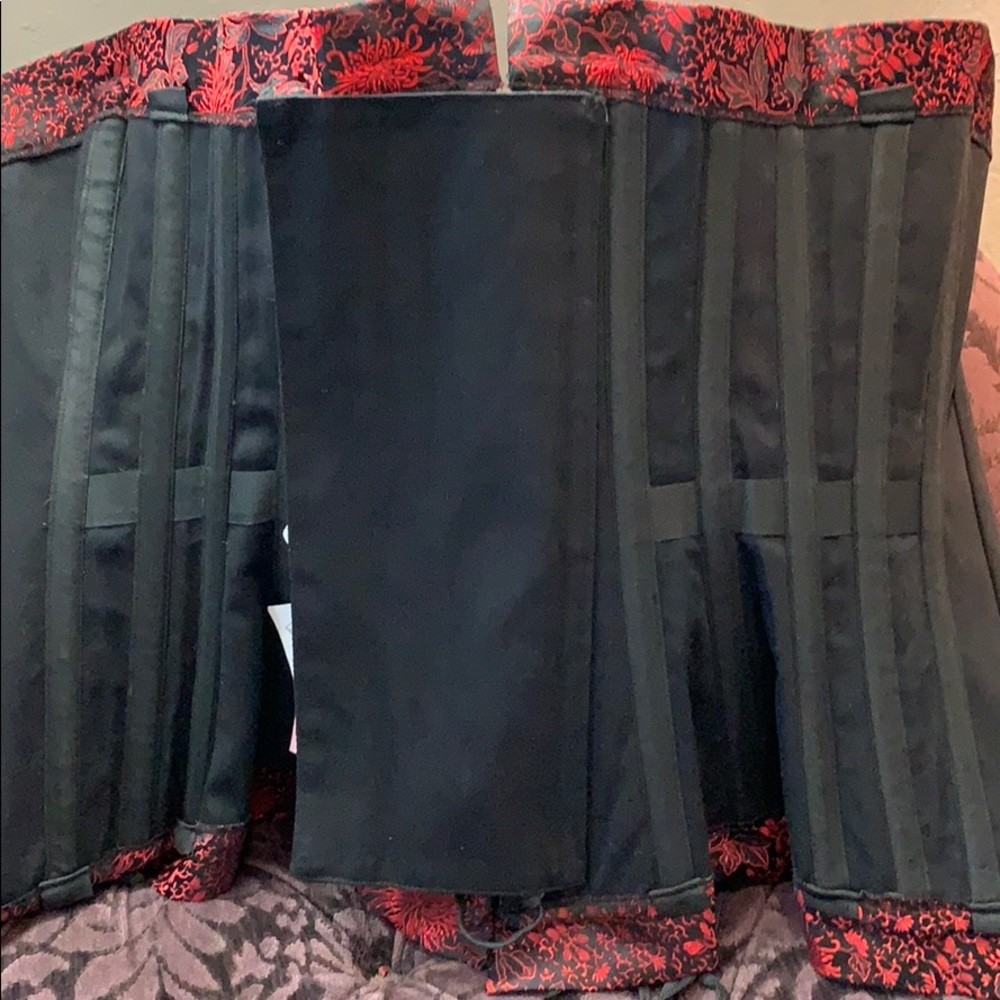 PLAYGIRL LONG BLACK & RED Brocade CORSET. - Picture 6 of 8